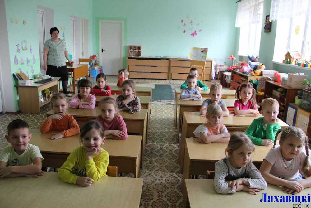 Воспитанники дошкольного лесничества «Лесовичок» детского сада №2 в Ляховичах на Дне Конституции. 15 марта 2024 года. Фото: https: Ives.by.