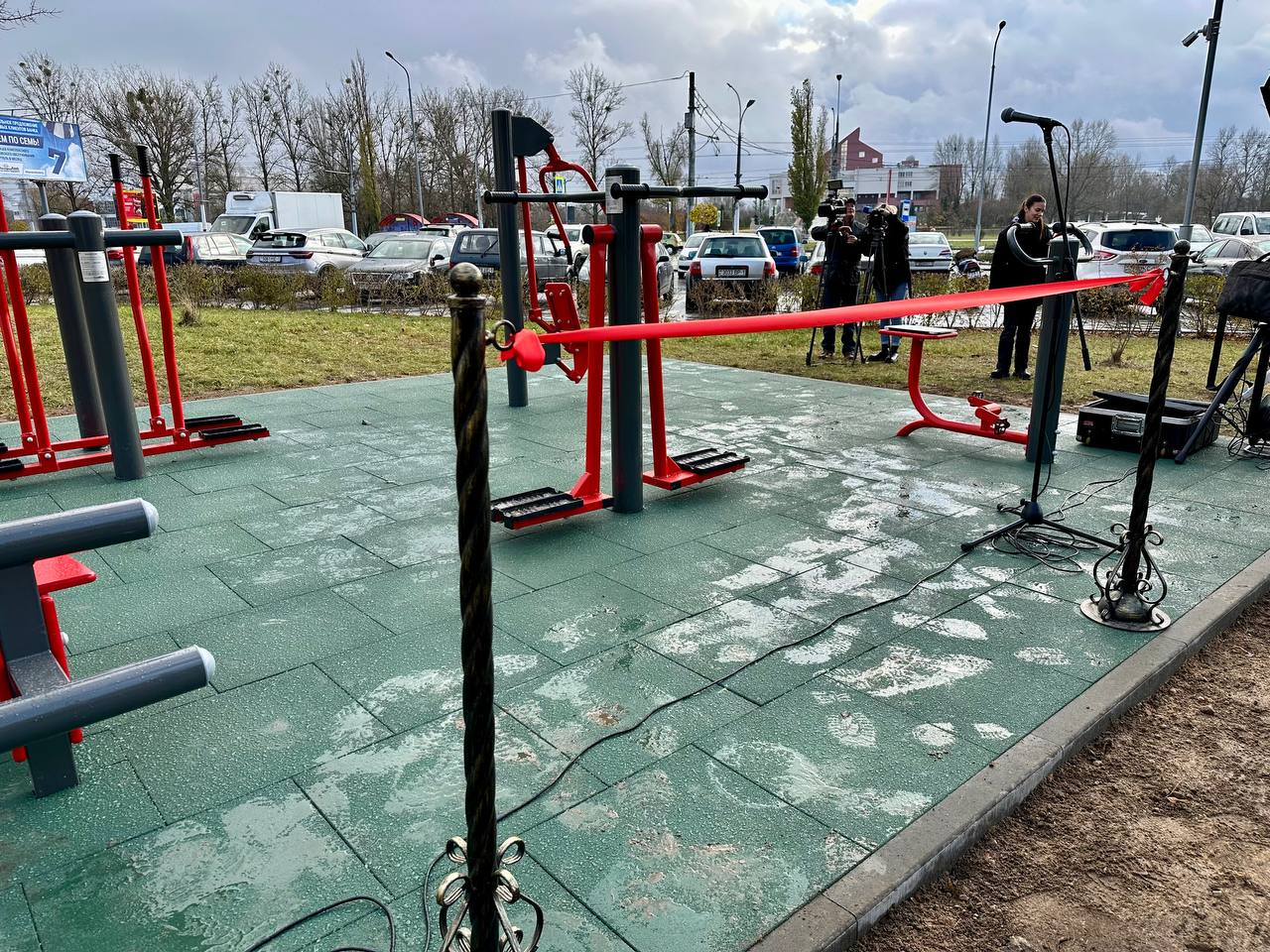 Новая уличная спортивная площадка в сквере у БелГазПромбанка (в районе ЦМТ). Фото: «Любимый Брест».