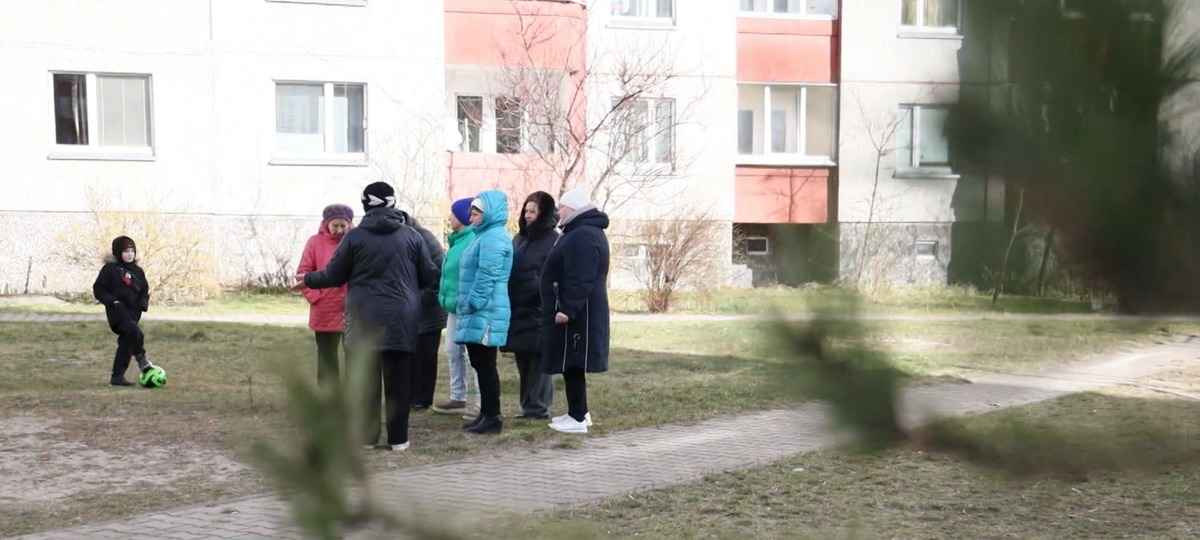 Пенсионеры против детей на улице Вульковской в Бресте. Скриншот видео ТРК Брест