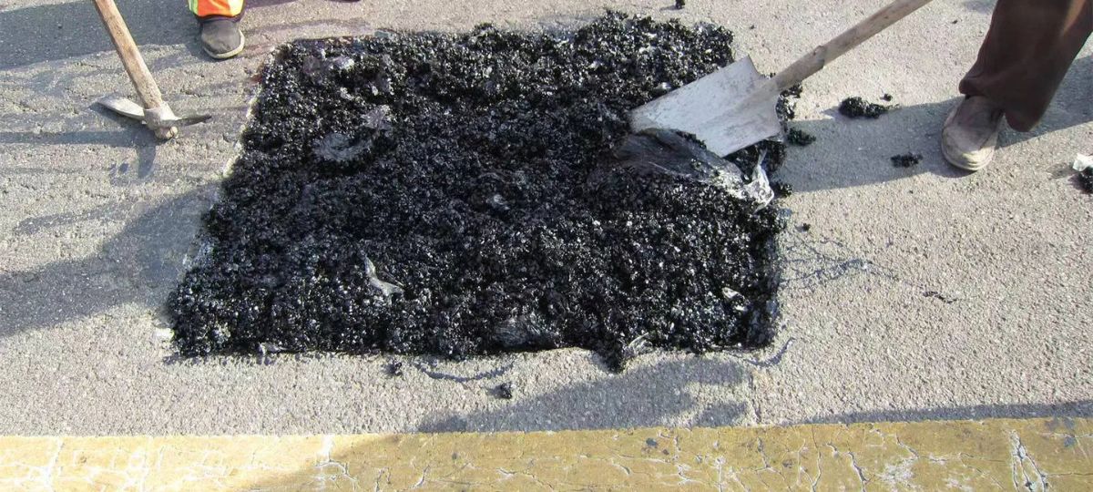 Асфальт, лопаты