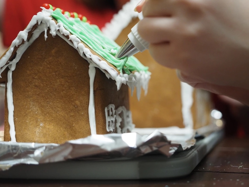 Строительство пряничного домика.