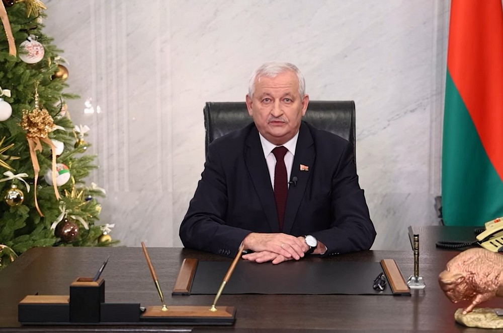 Председатель Брестского обисполкома Петр Пархомчик во время новогоднего поздравления. Скриншот видео