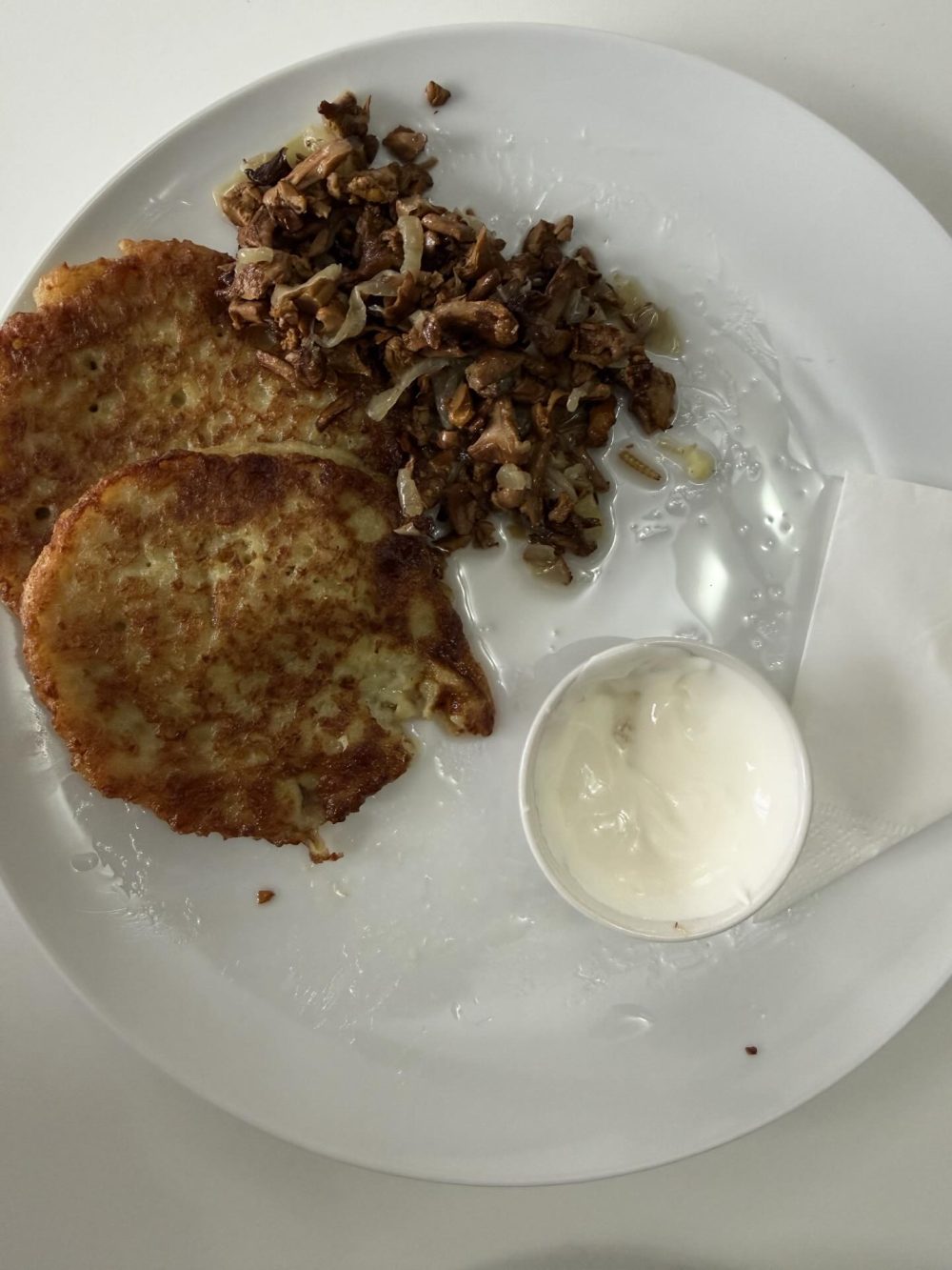 Червяк в еде в заведении в Беловежской пуще 3