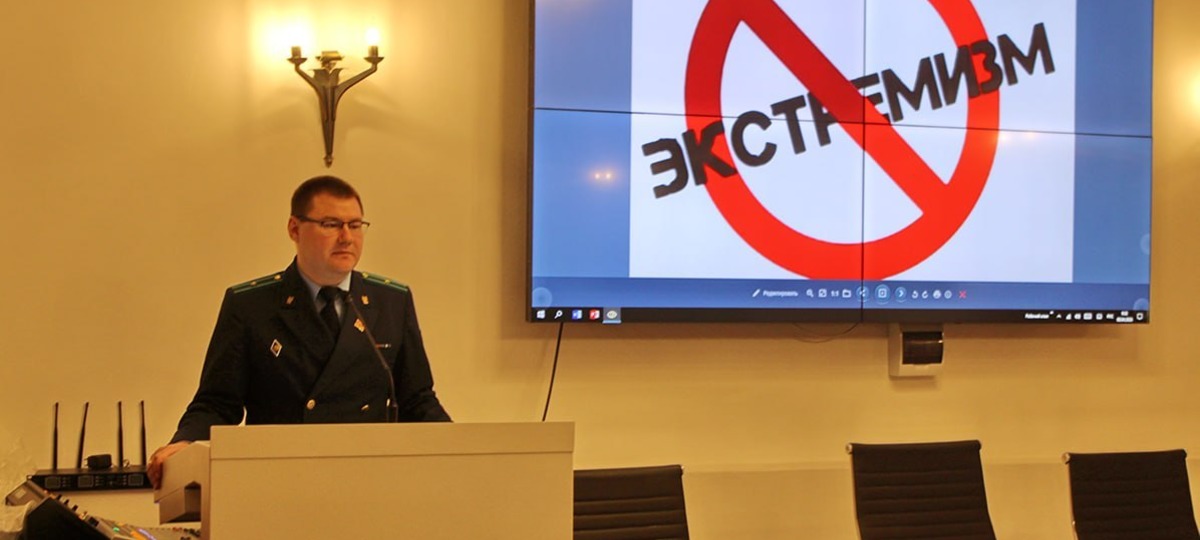 Прокурор Ивацевичского района Александр Хомич в Коссово 8 апреля. Фото: Ивацевичский вестник